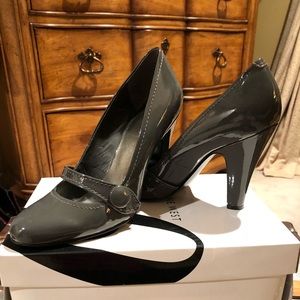 EUC Nine West gray patent heels